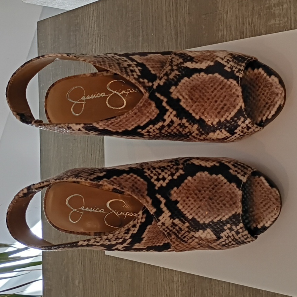 Jessica Simpson Snakeskin Peep Toe Slingback Heels Size 6